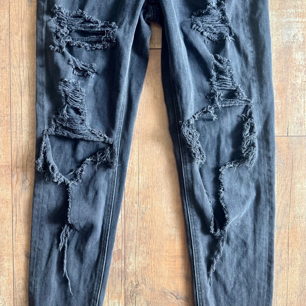 American Eagle Mom Jean Black Ripped Distressed Comfort Stretch Waistband Sz 00 - Picture 3 of 8